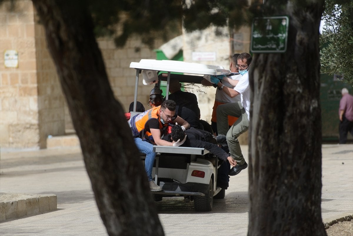 İsrail polisinden nöbet tutan Filistinlilere sert müdahale #6