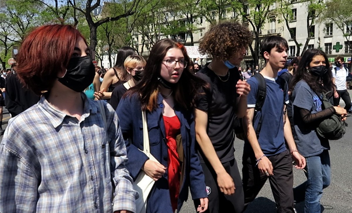 Fransa’da lise öğrencileri Macron’u istifaya çağırdı  #2