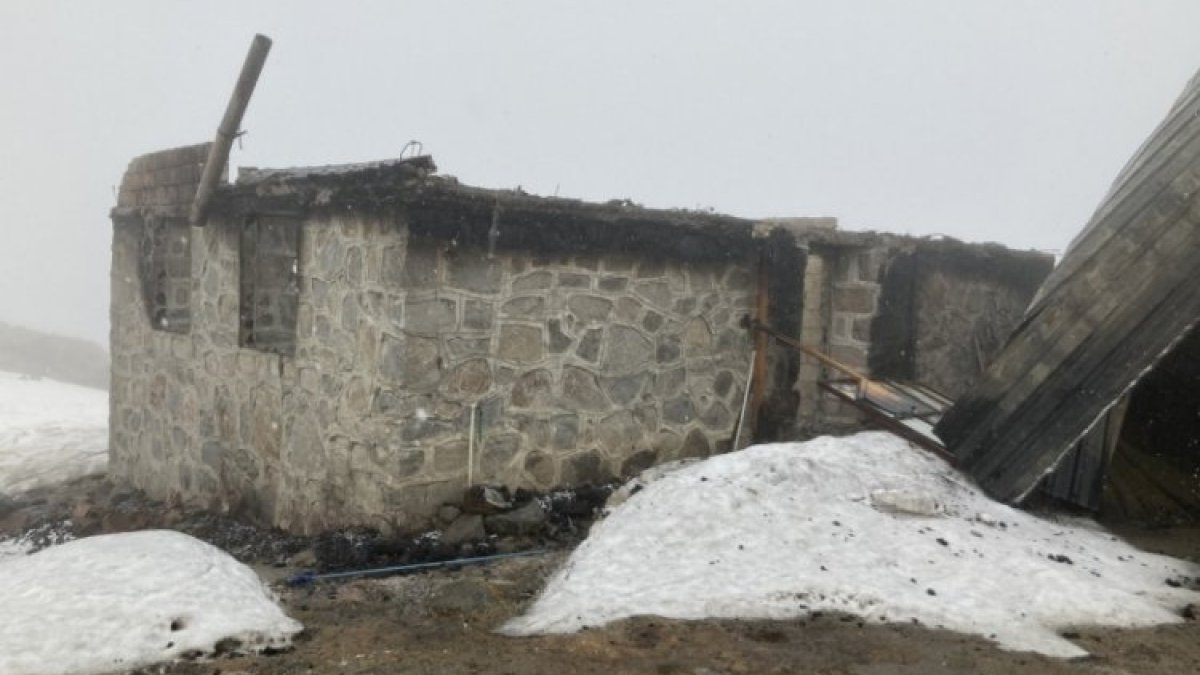 Rize�de yayla evleri yakıldı