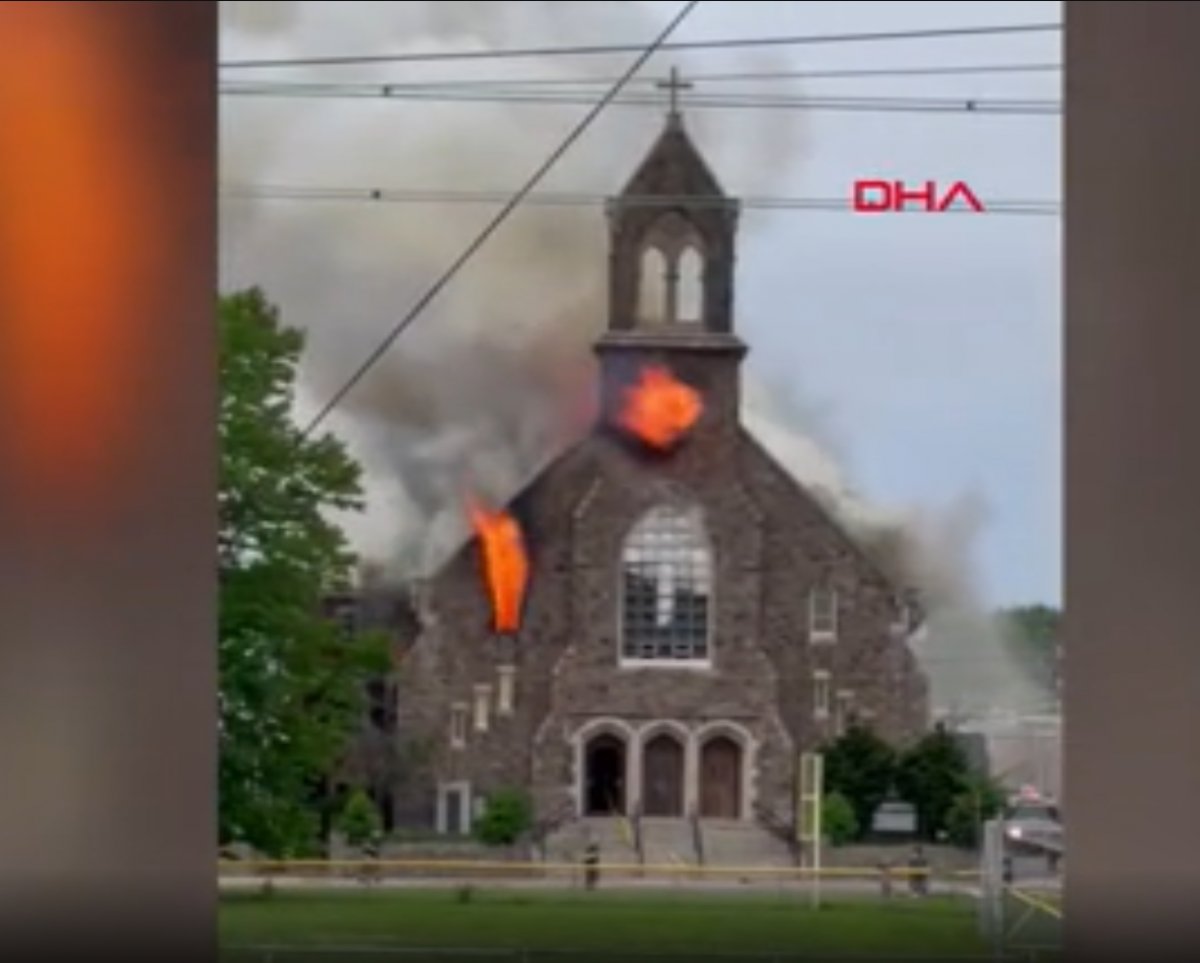 Fire broke out in historical church in USA #4