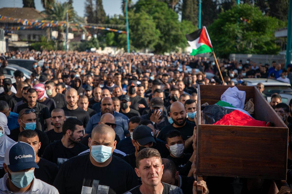 Silahlı bir İsraillinin dün şehit ettiği Filistinlinin cenazesinde olaylar çıktı #11
