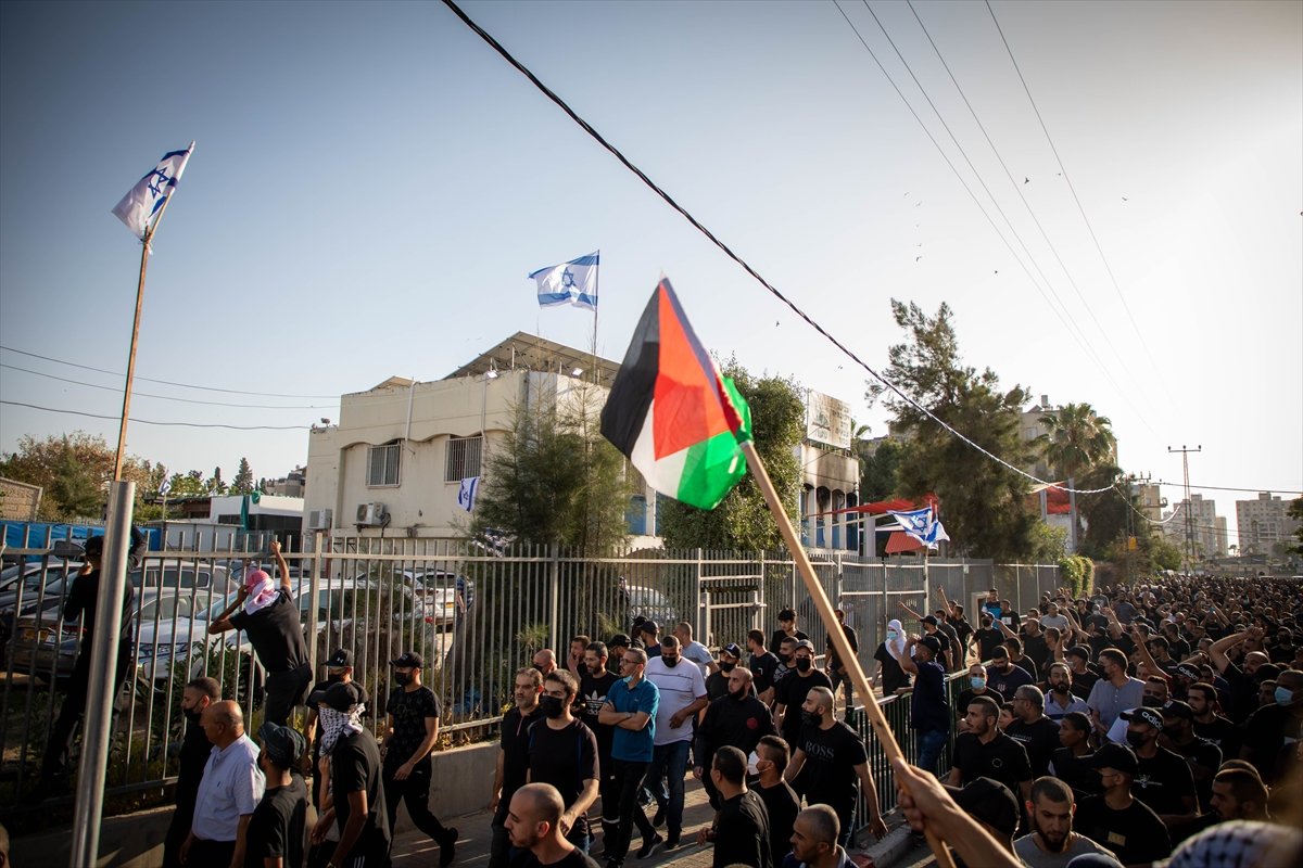 Silahlı bir İsraillinin dün şehit ettiği Filistinlinin cenazesinde olaylar çıktı #12