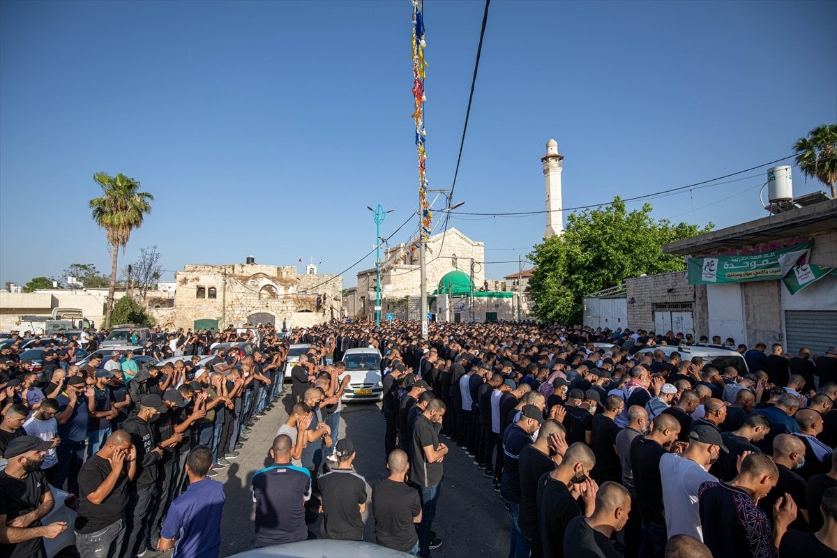 Silahlı bir İsraillinin dün şehit ettiği Filistinlinin cenazesinde olaylar çıktı #9