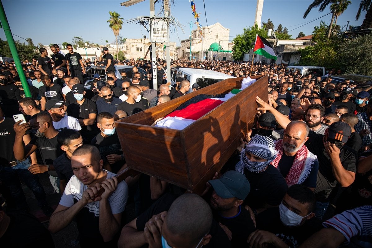 Silahlı bir İsraillinin dün şehit ettiği Filistinlinin cenazesinde olaylar çıktı #10