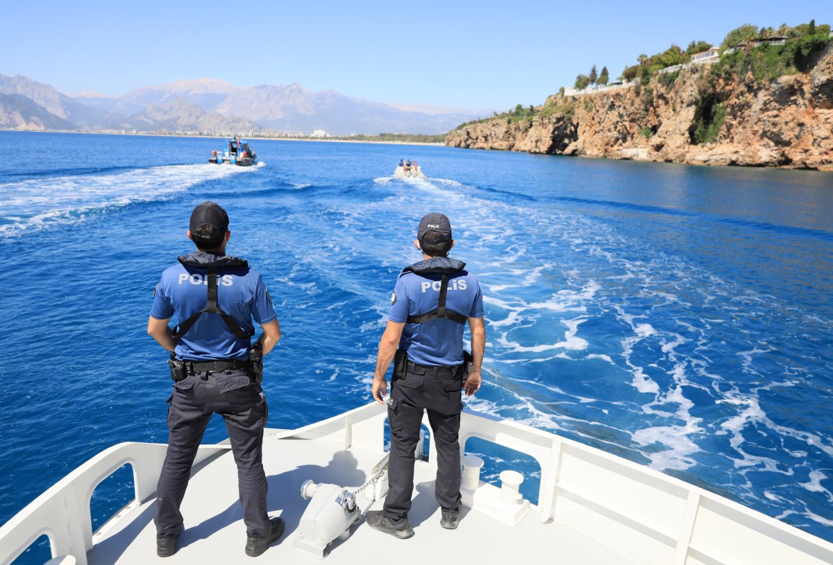 Antalya da turistlere maske ve mesafe uyarısı  #4