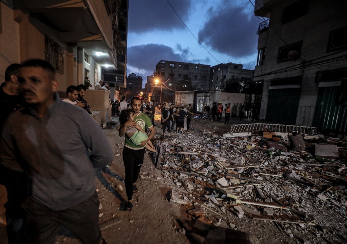 İsrail, Gazze de yerleşim yerlerine saldırdı #1