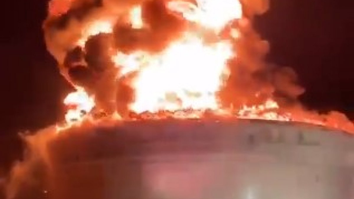 Fire in oil tank of Israeli oil pipeline