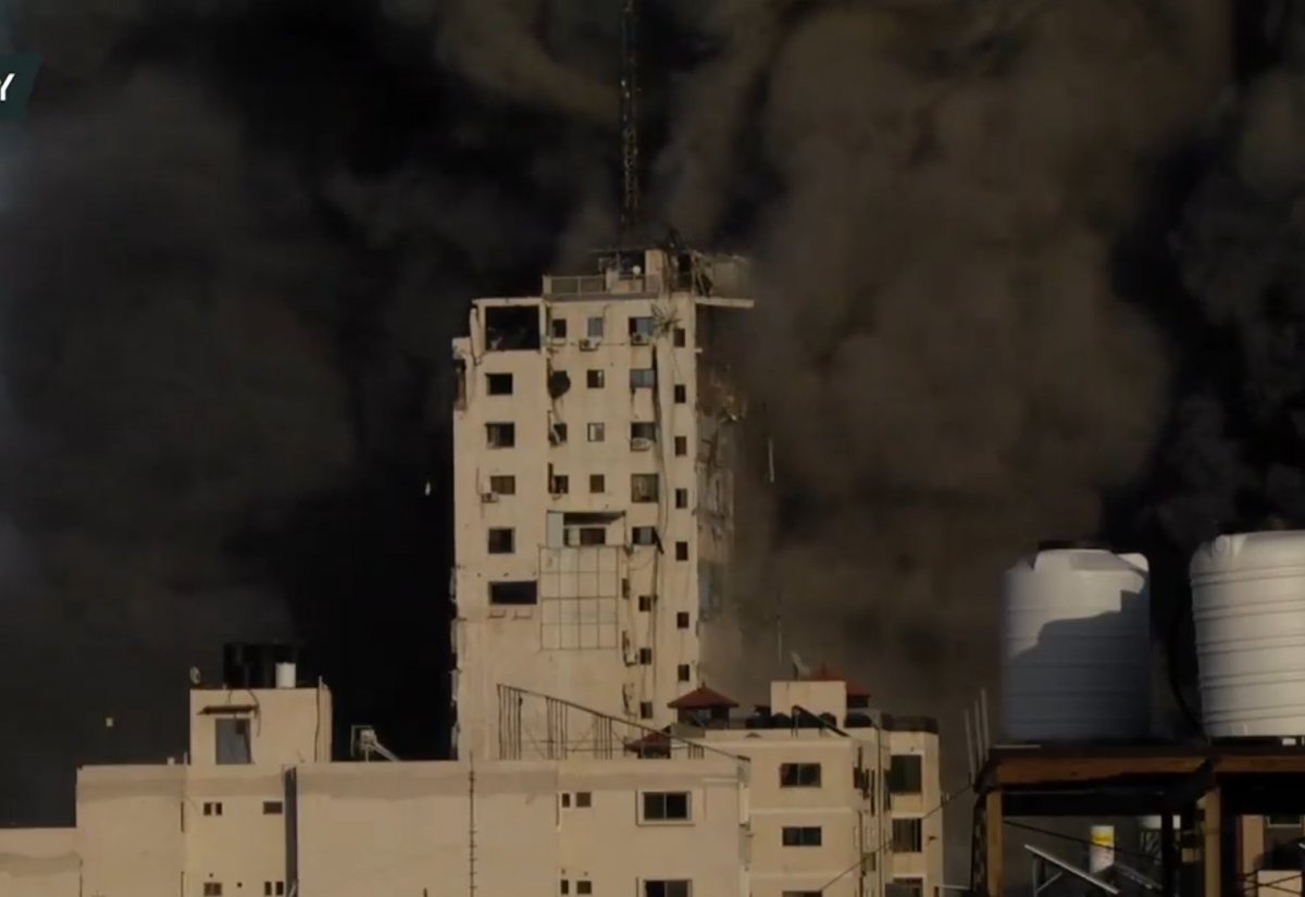 İsrail, Gazze’de çok katlı bir binayı daha vurdu #2