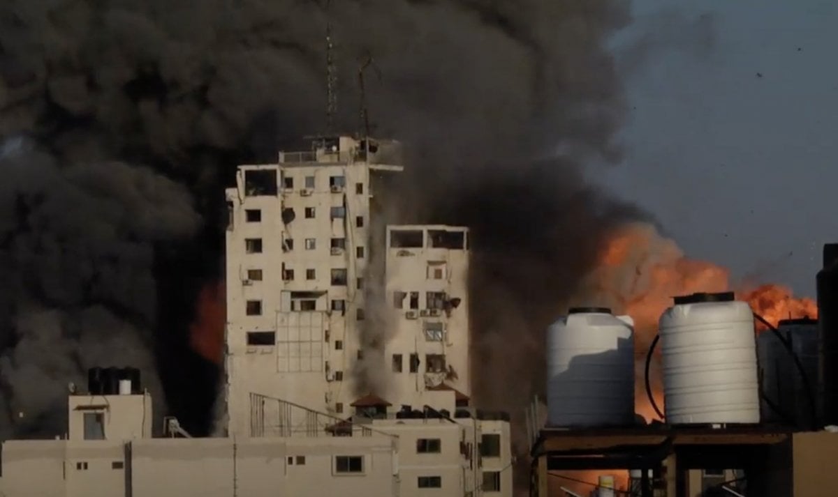 İsrail, Gazze’de çok katlı bir binayı daha vurdu #3