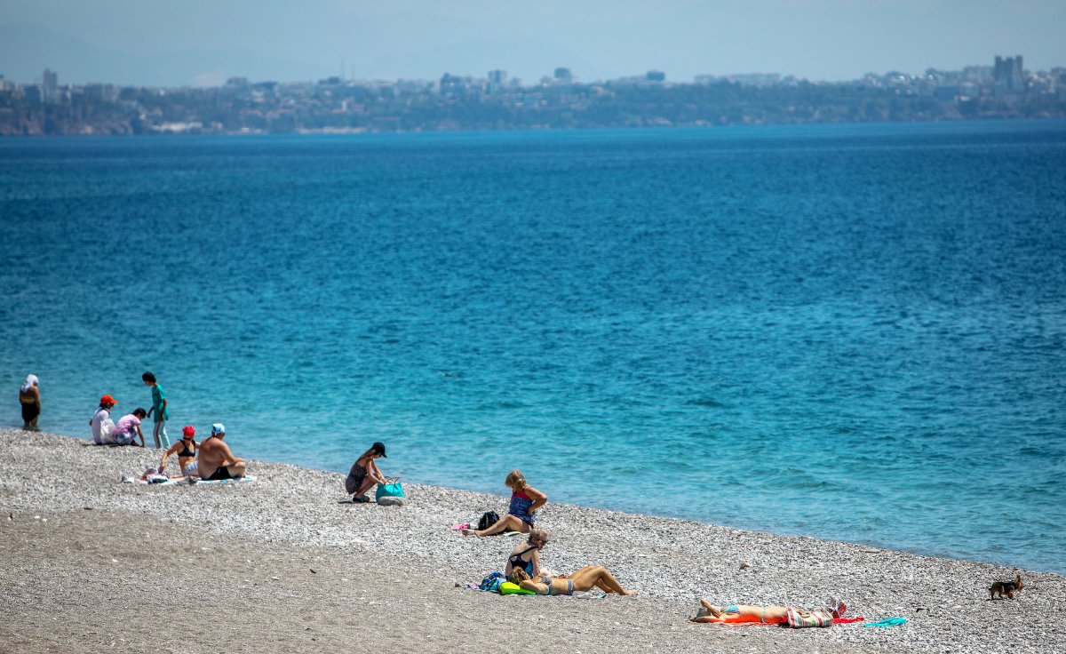 Antalya sahilleri turistlere kaldı  #4