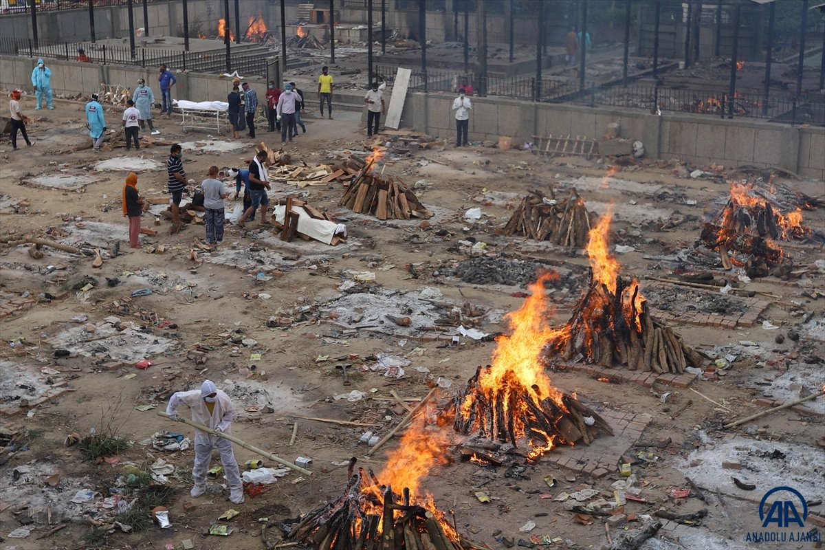 Dead bodies floating in the Ganges River in India frightened #2