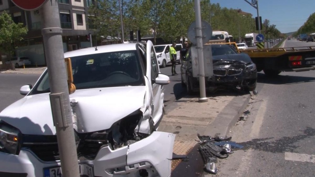 Sancaktepe de trafik kazası: 1 yaralı  #4