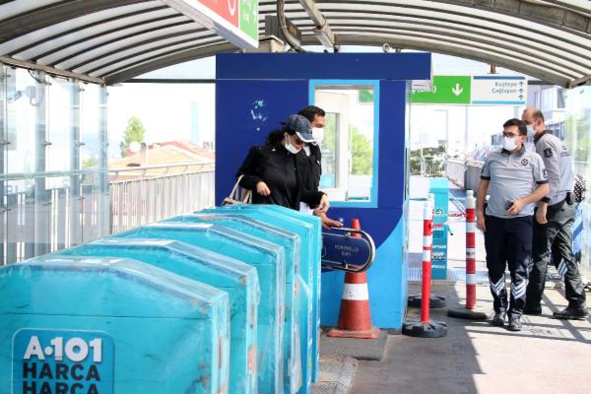 İsrail i protesto etmek için aracını yakan çift, eve metrobüsle döndü #2