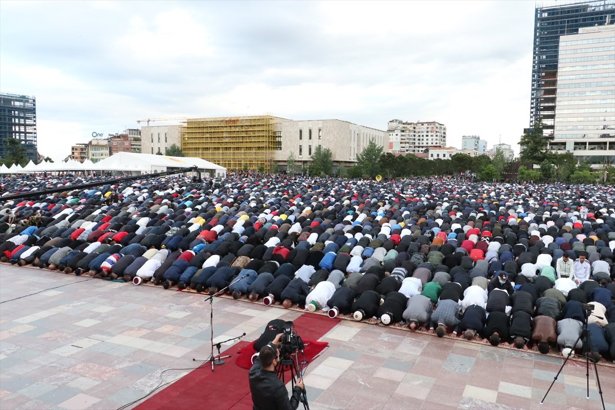 Dünyadaki Müslümanlardan bayram namazı görüntüleri #12