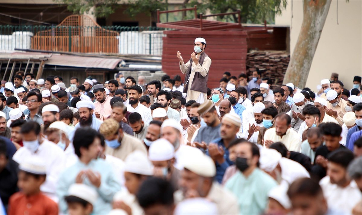 Eid prayer images from Muslims around the world #63