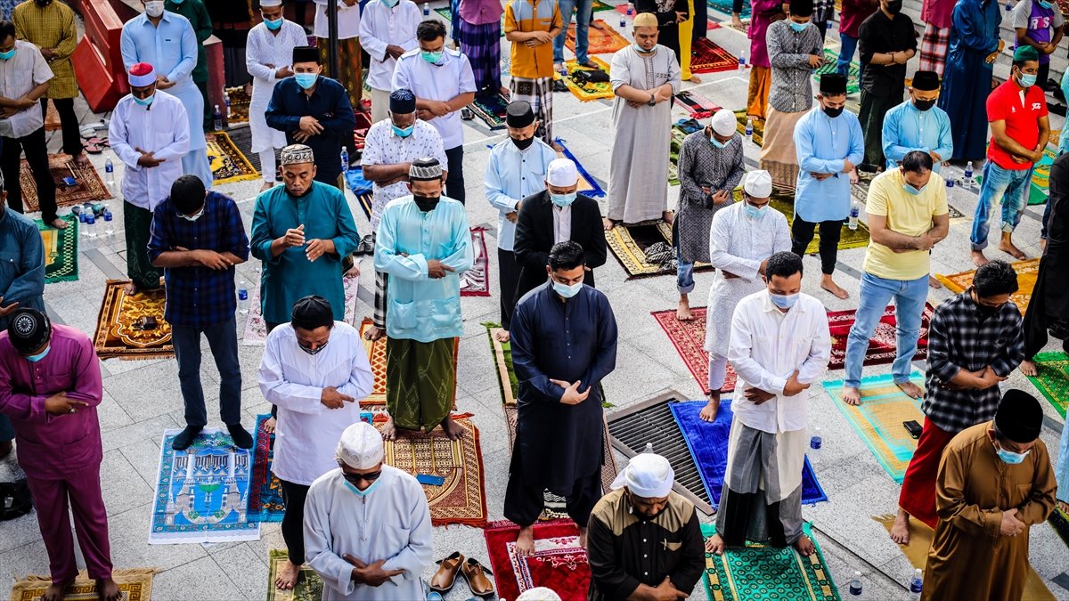 Eid prayer images from Muslims around the world #41
