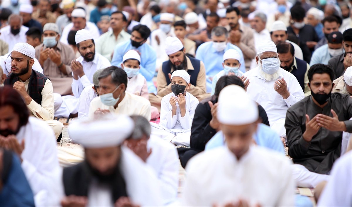Eid prayer images from Muslims around the world #64