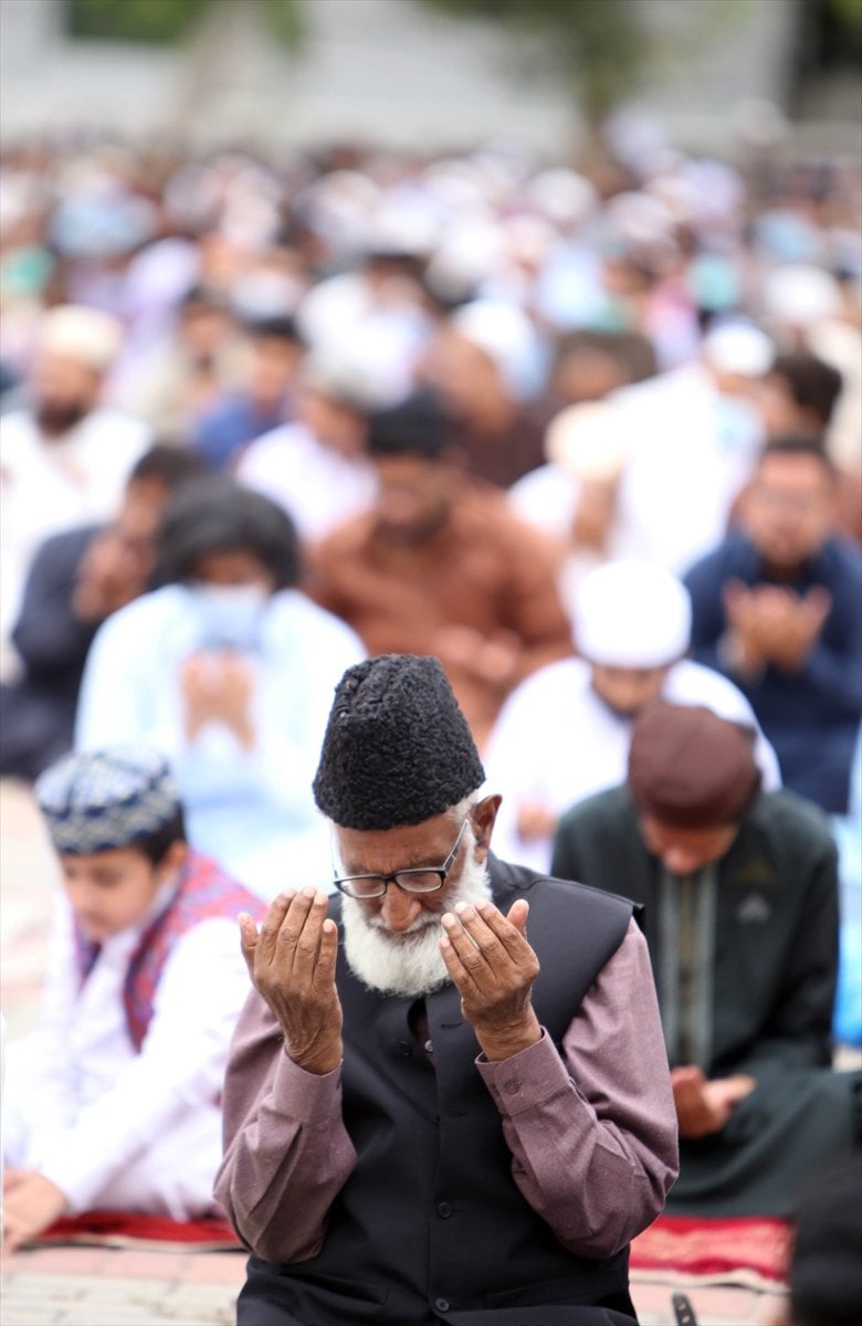 Eid prayer images from Muslims around the world #62