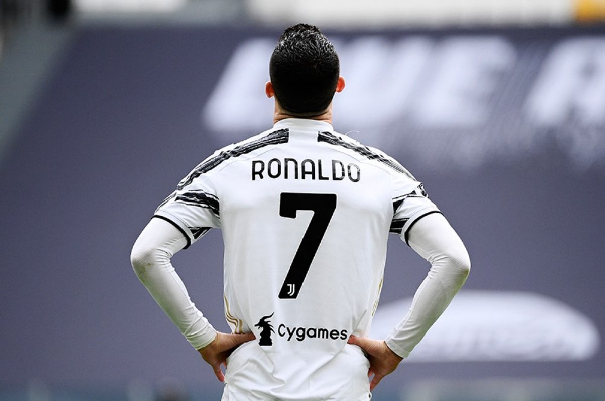 Cristiano Ronaldo tarihe geçti #1
