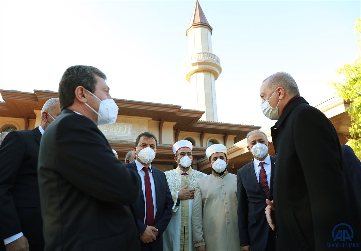Erdoğan bayram namazını Marmaris Millet Cami nde kıldı #2