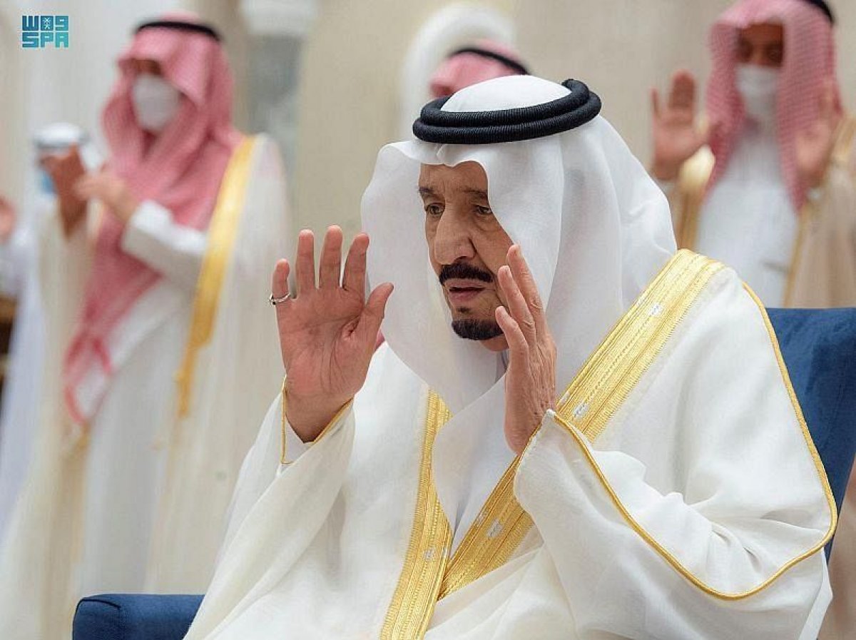 Suudi Veliaht Prens Selman a, bayram namazı sırasında zırhlı koruma #6
