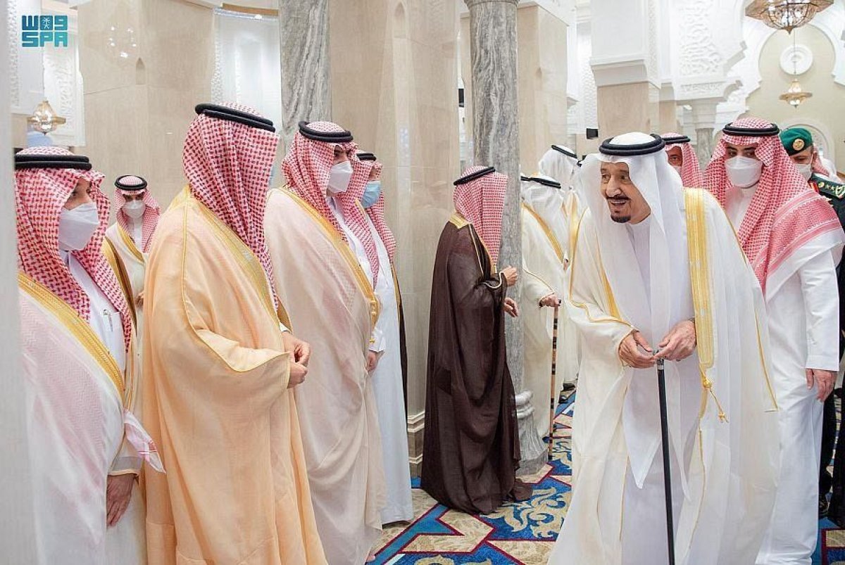 Suudi Veliaht Prens Selman a, bayram namazı sırasında zırhlı koruma #8