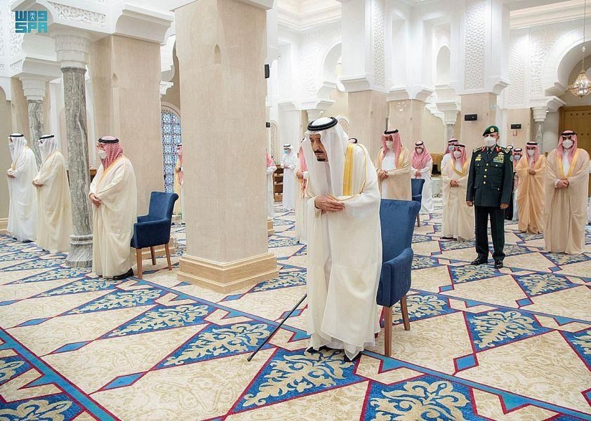 Suudi Veliaht Prens Selman a, bayram namazı sırasında zırhlı koruma #7