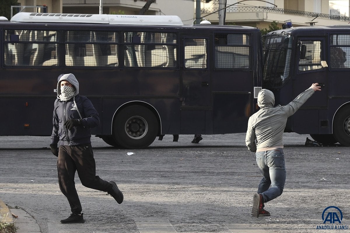 Yunanistan da İsrail i protesto eden göstericilere polis müdahalesi #1