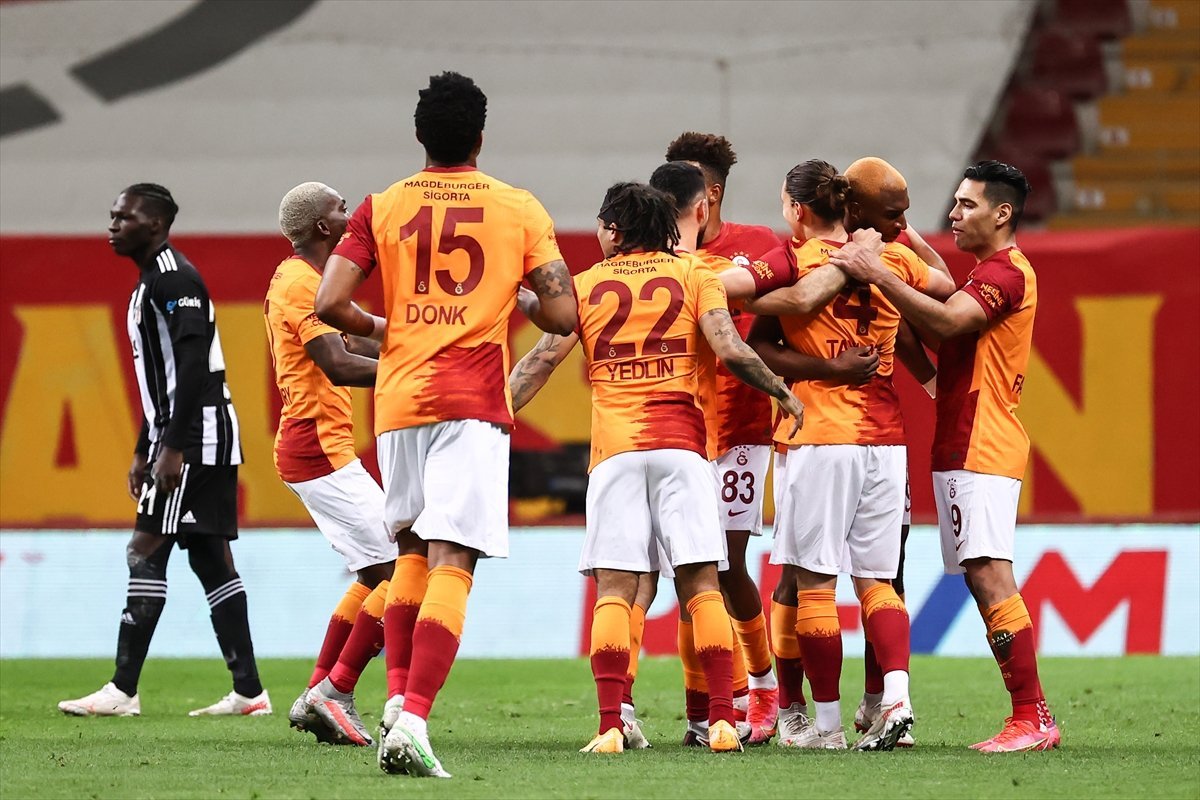Galatasaray, tribüne seyirci almak istiyor #1