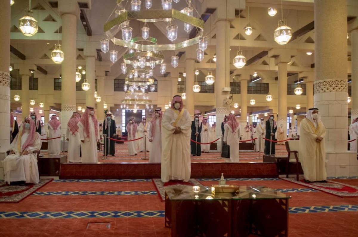 Armored bodyguard #3 to Saudi Crown Prince Salman during Eid prayer