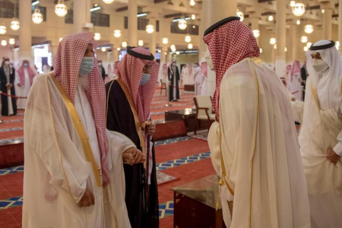Suudi Veliaht Prens Selman a, bayram namazı sırasında zırhlı koruma #4