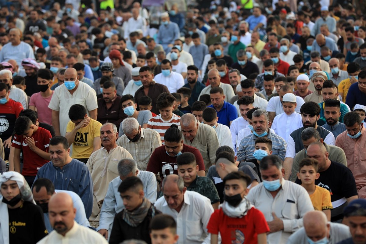 Eid prayer images from Muslims around the world #27