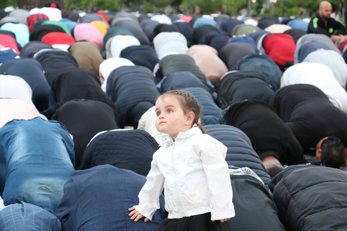 Eid prayer images from Muslims around the world #16