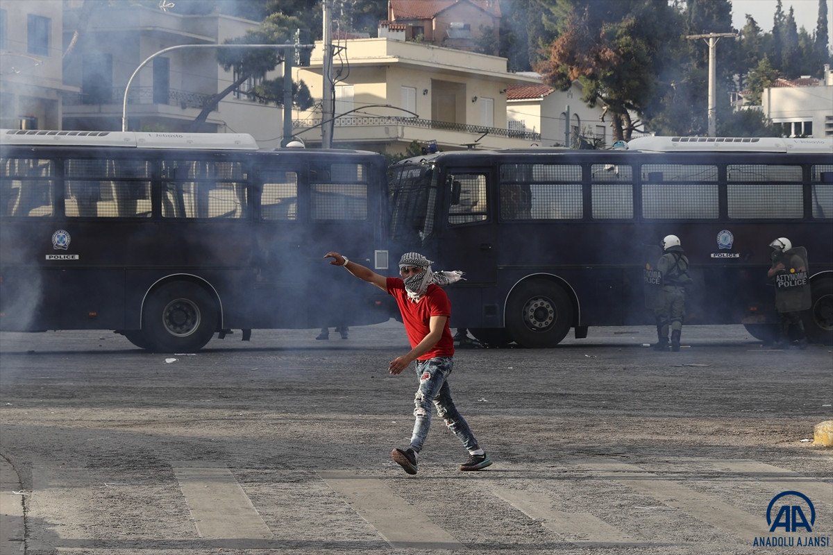 Yunanistan da İsrail i protesto eden göstericilere polis müdahalesi #4