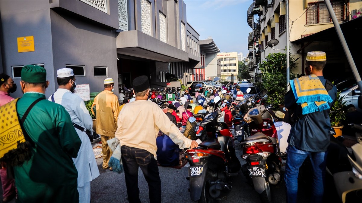 Eid prayer images from Muslims around the world #40