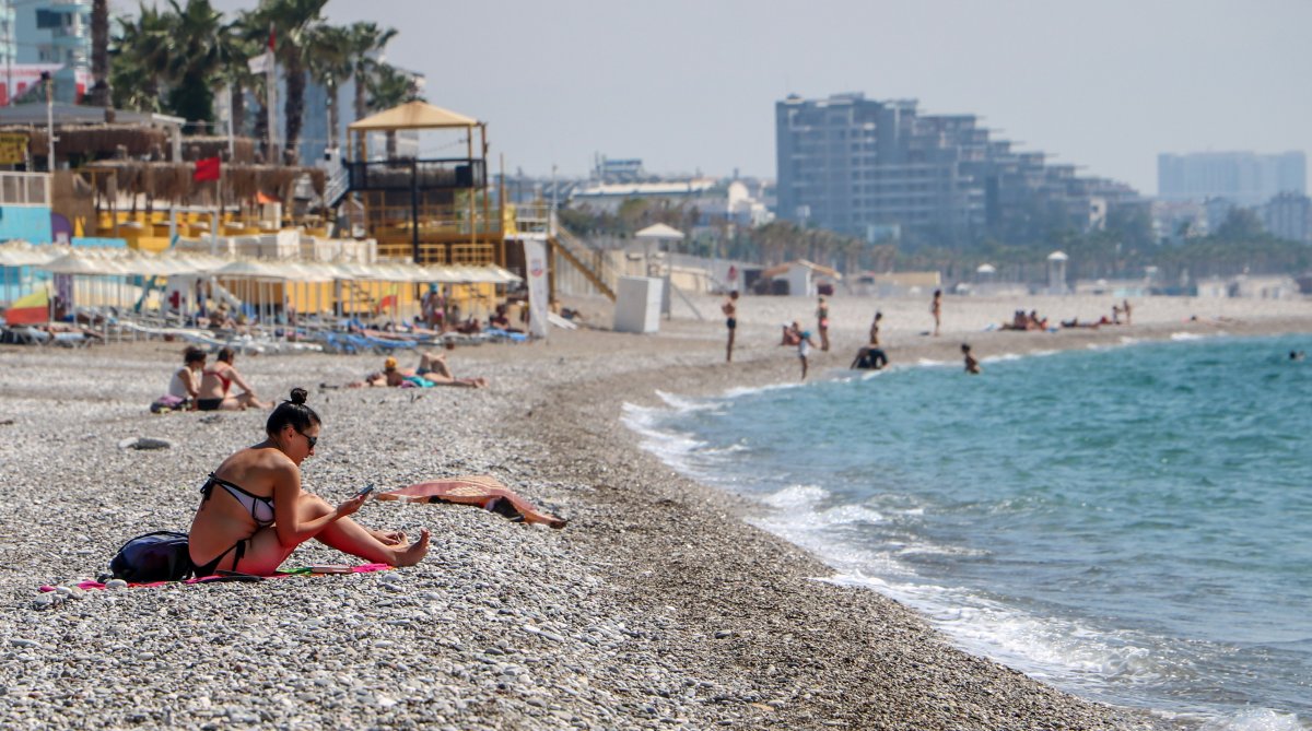 Antalya da sahil turistlere kaldı #3