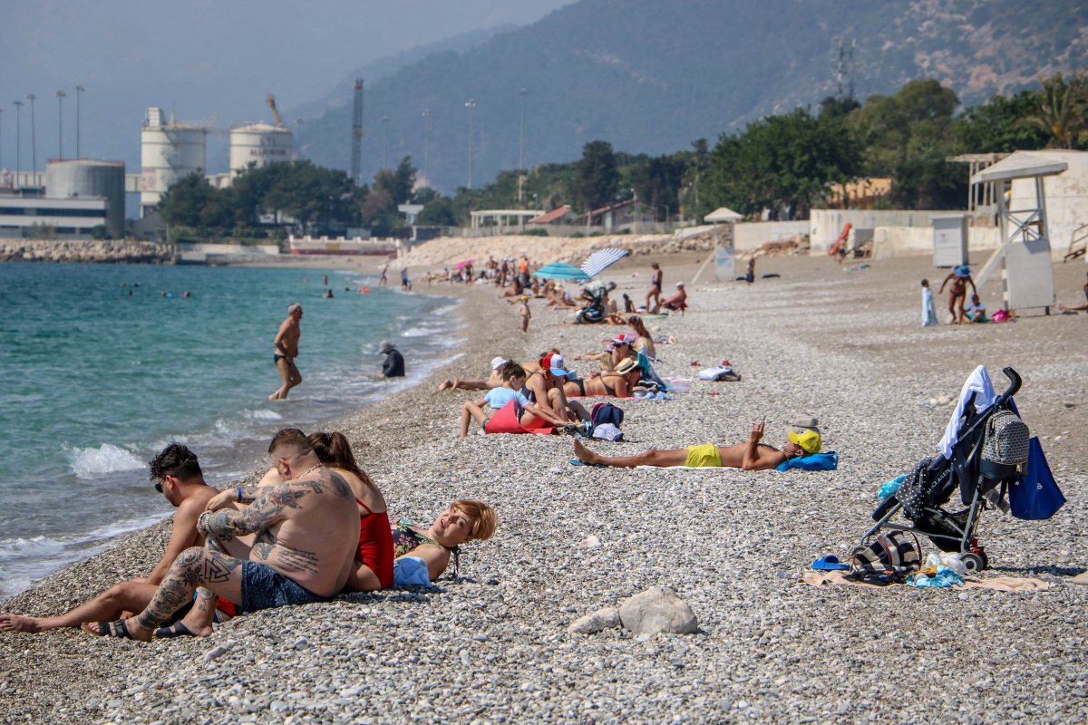 Antalya da sahil turistlere kaldı #1