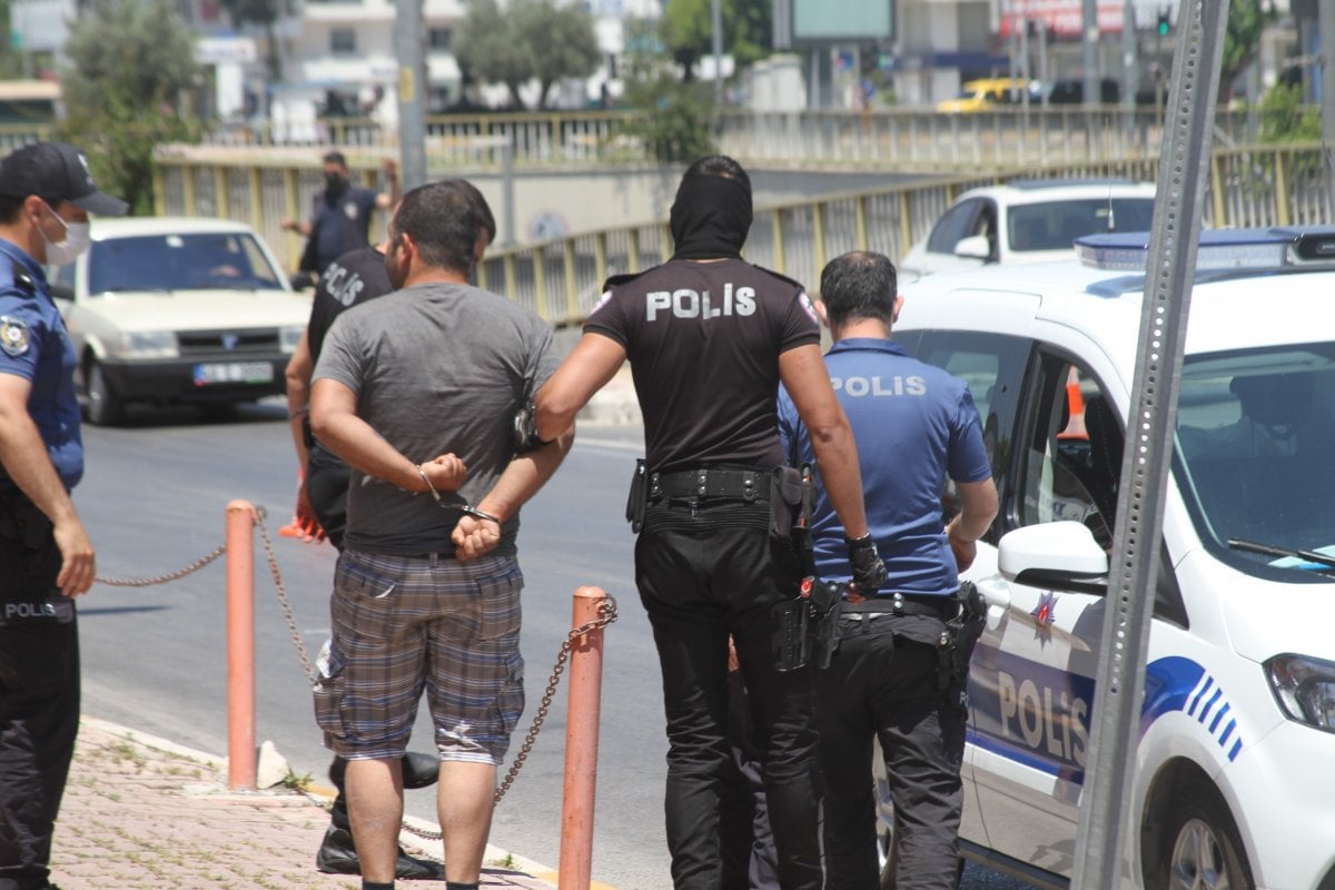 Antalya da polisin üzerine yürüyen şahıs: Savcı akrabam var  #5