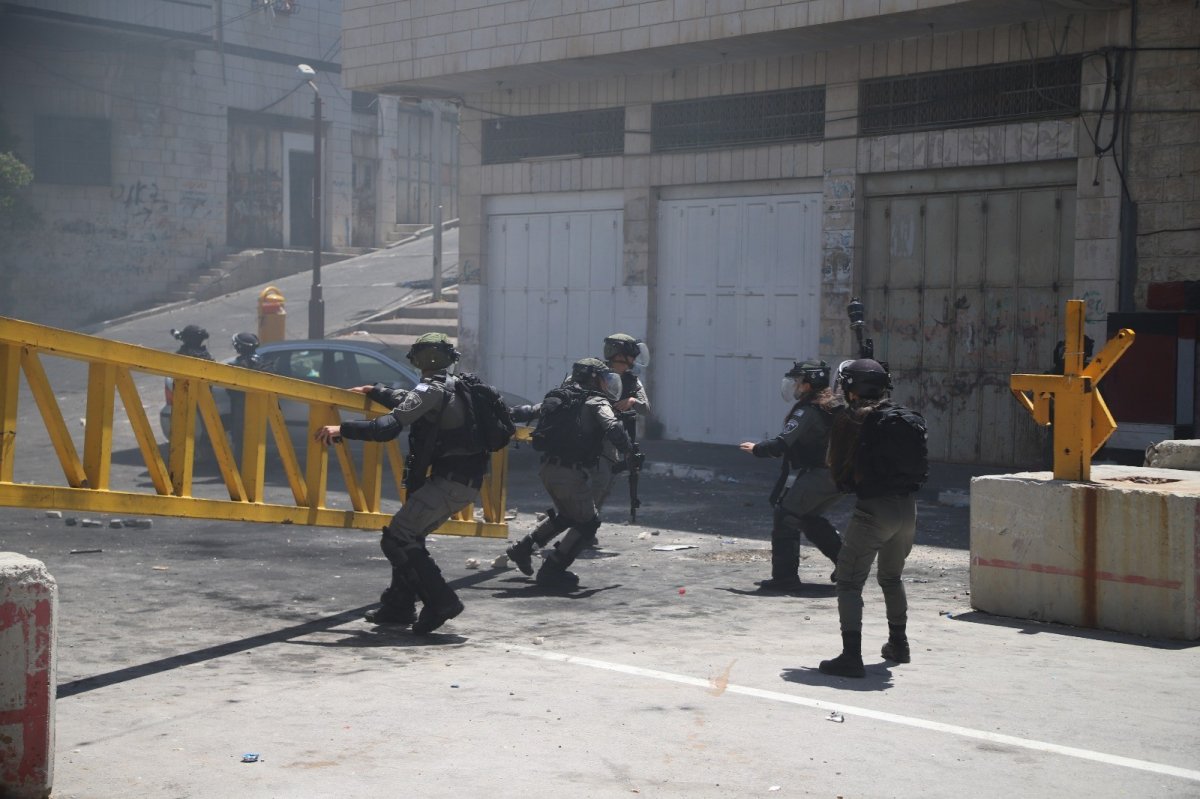 Interfering with the demonstration of Palestinians in Hebron #4