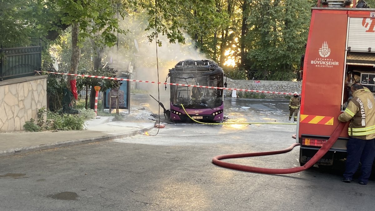 Sarıyer’de park halinde bulunan İETT otobüsü yandı  #2