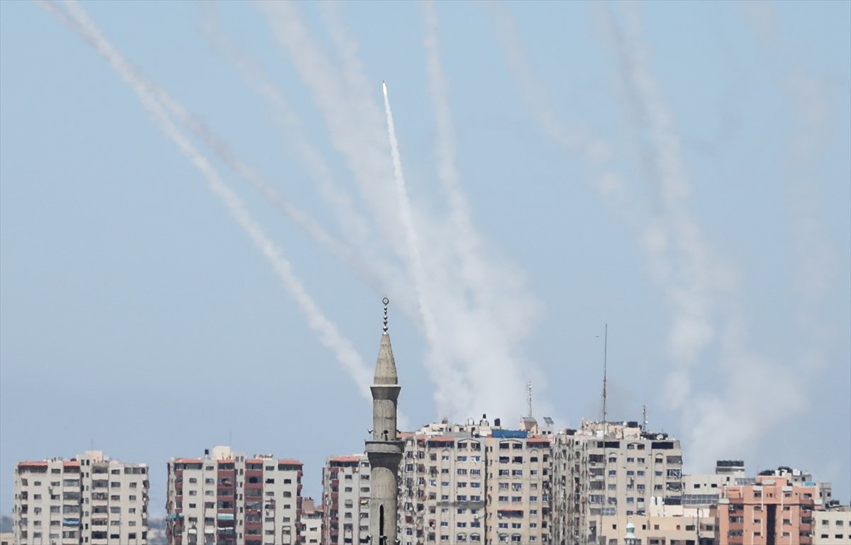 İsrail, Gazze de medya binasını vurdu #6