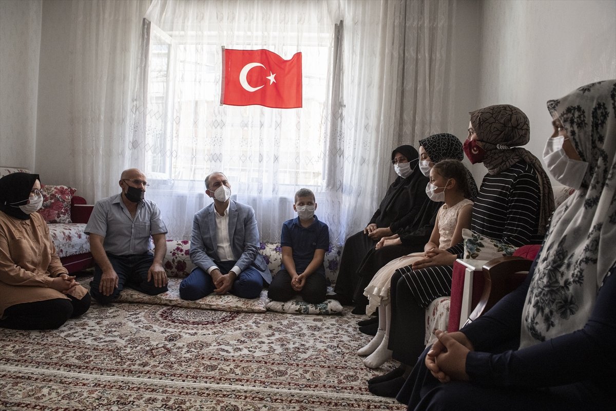 Gaziantep teki şehit ailesi Cumhurbaşkanı Erdoğan la görüştü #3
