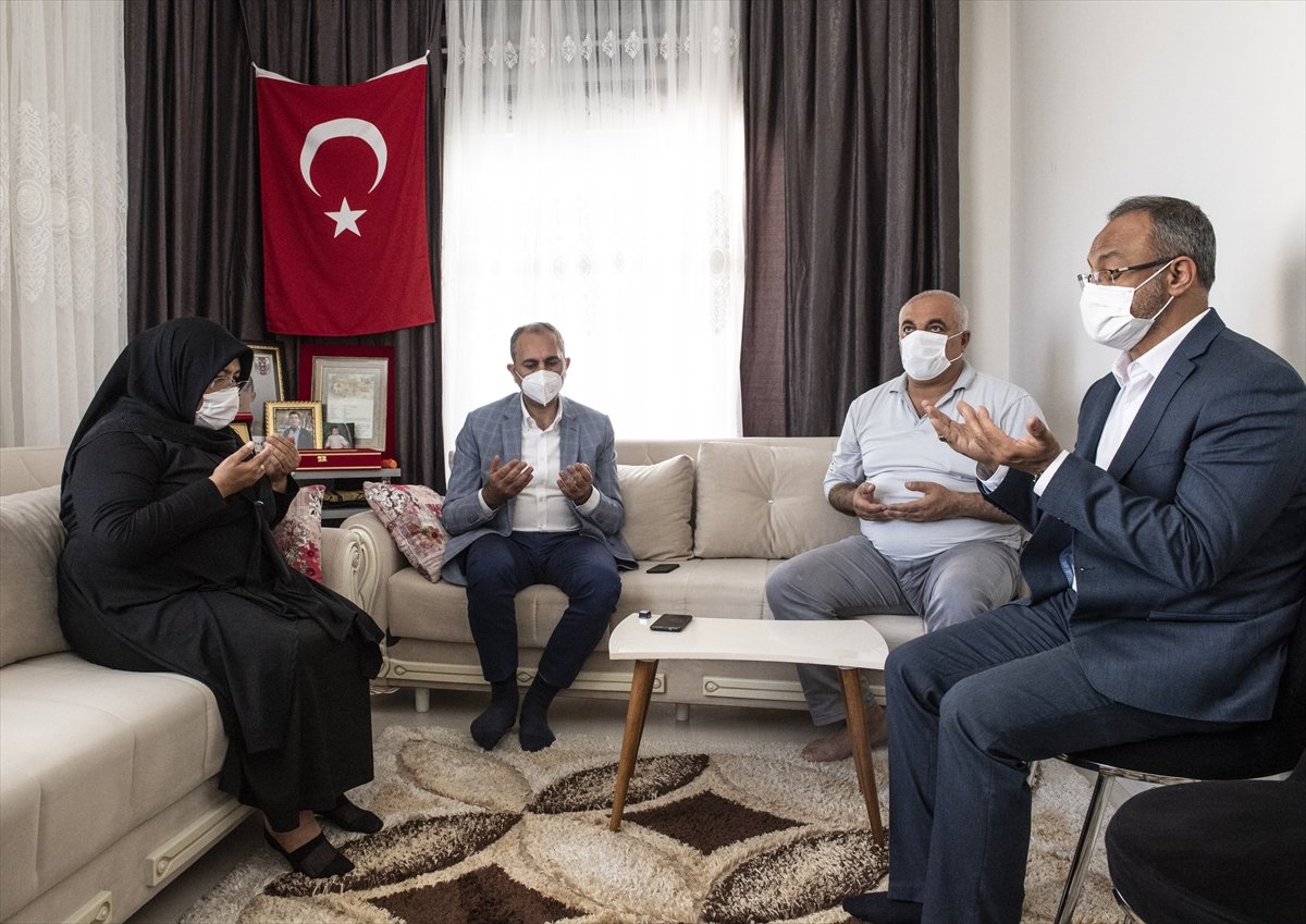 Gaziantep teki şehit ailesi Cumhurbaşkanı Erdoğan la görüştü #1