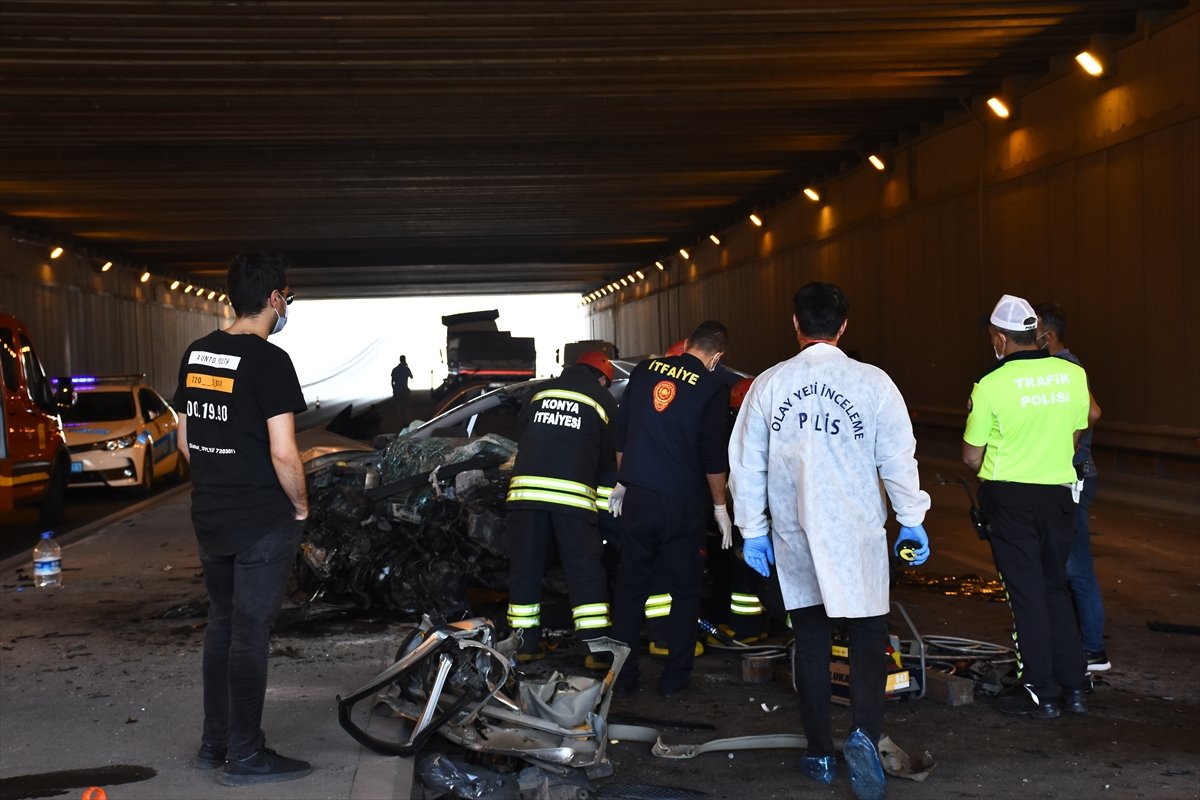 Konya da otomobil tırla çarpıştı: 1 ölü, 4 yaralı #3