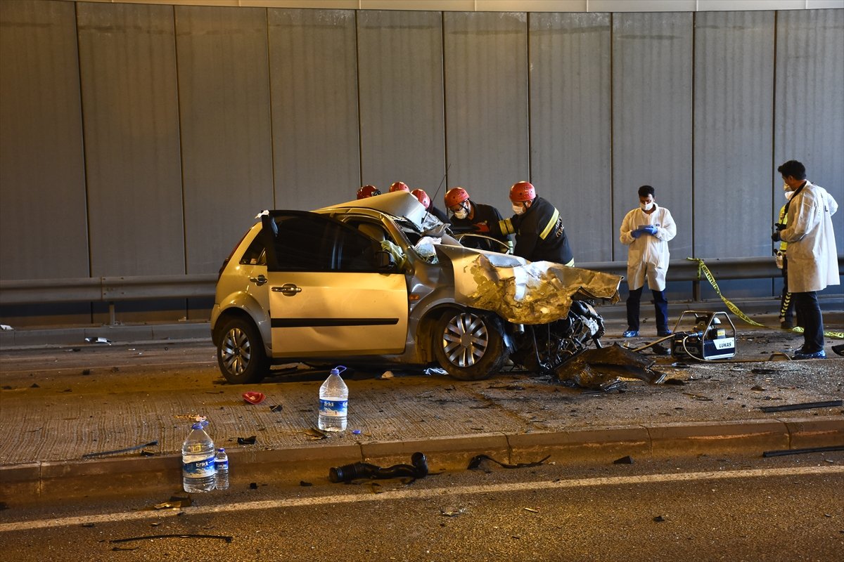 Konya da otomobil tırla çarpıştı: 1 ölü, 4 yaralı #2
