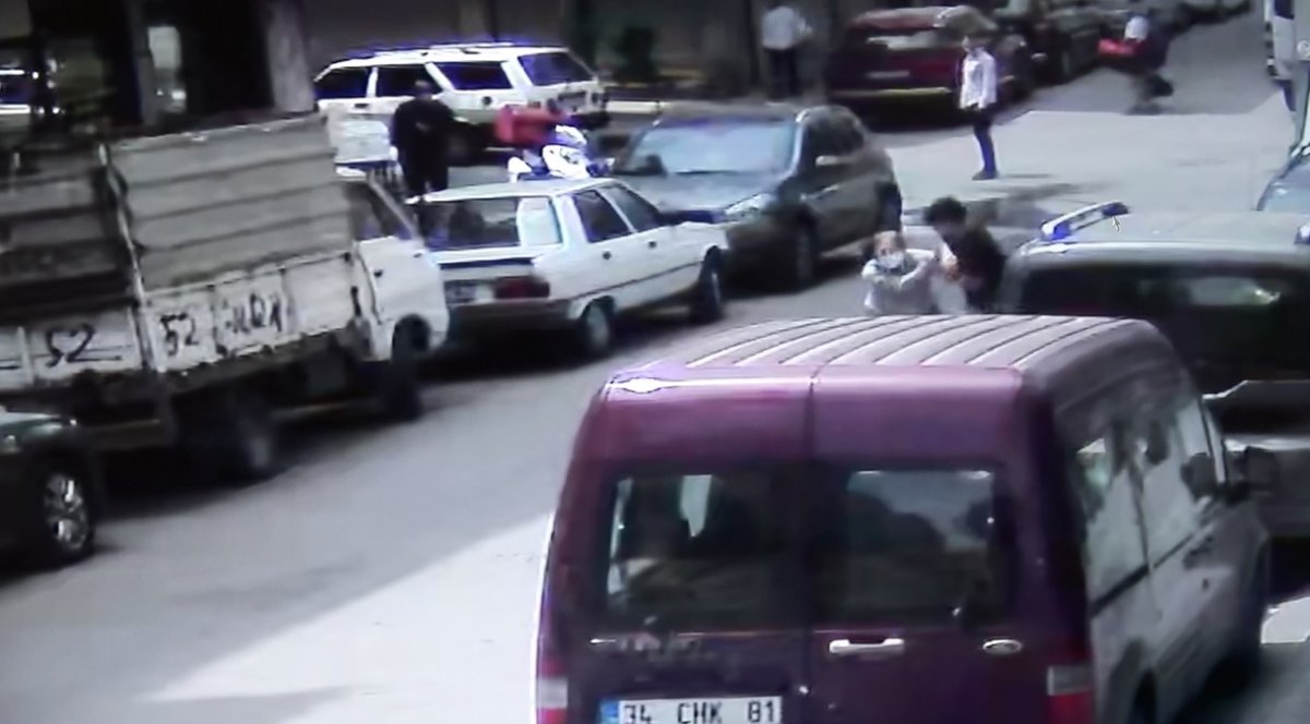 Sultangazi de sokağa atılan maytap yoldaki kadını yaraladı #2