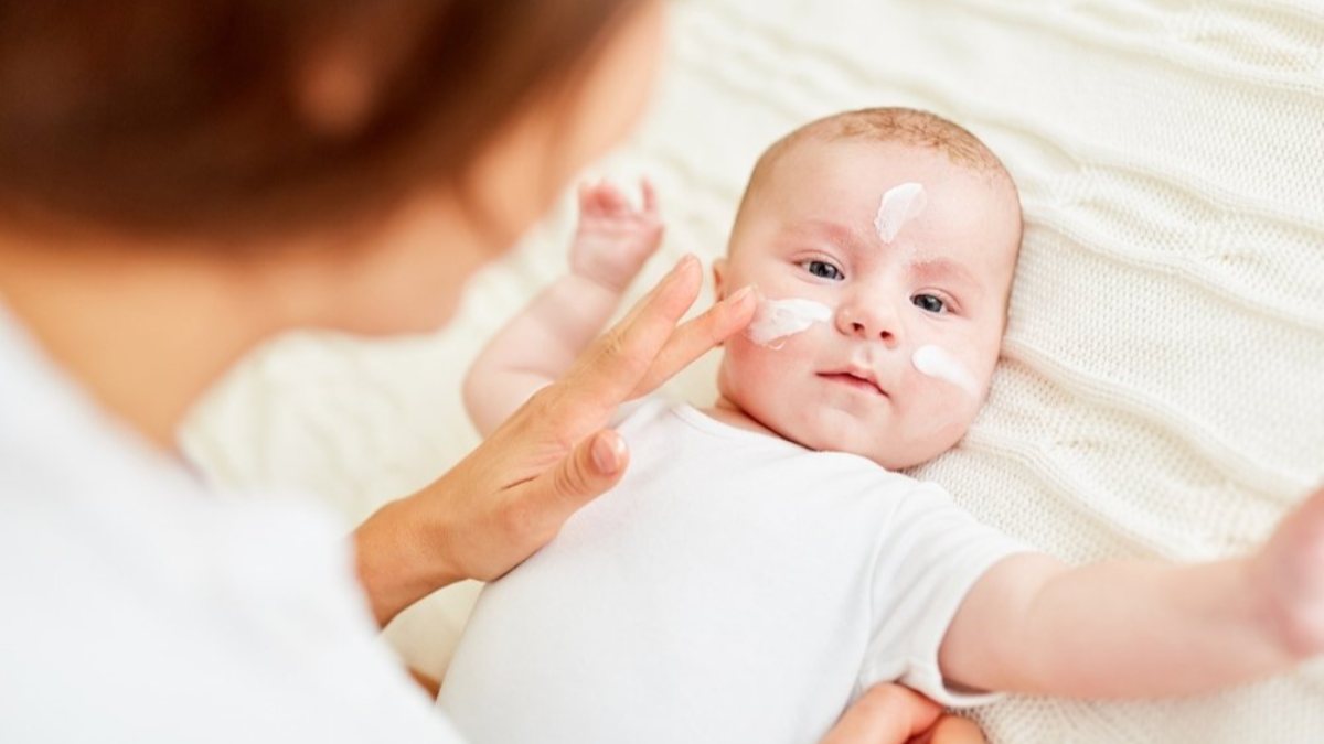 The cream you apply to your baby can cause a food allergy. Kimdeyir