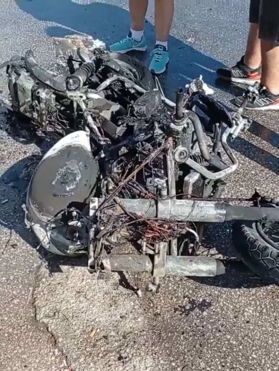 Antalya da motosiklet alev alev yandı  #4