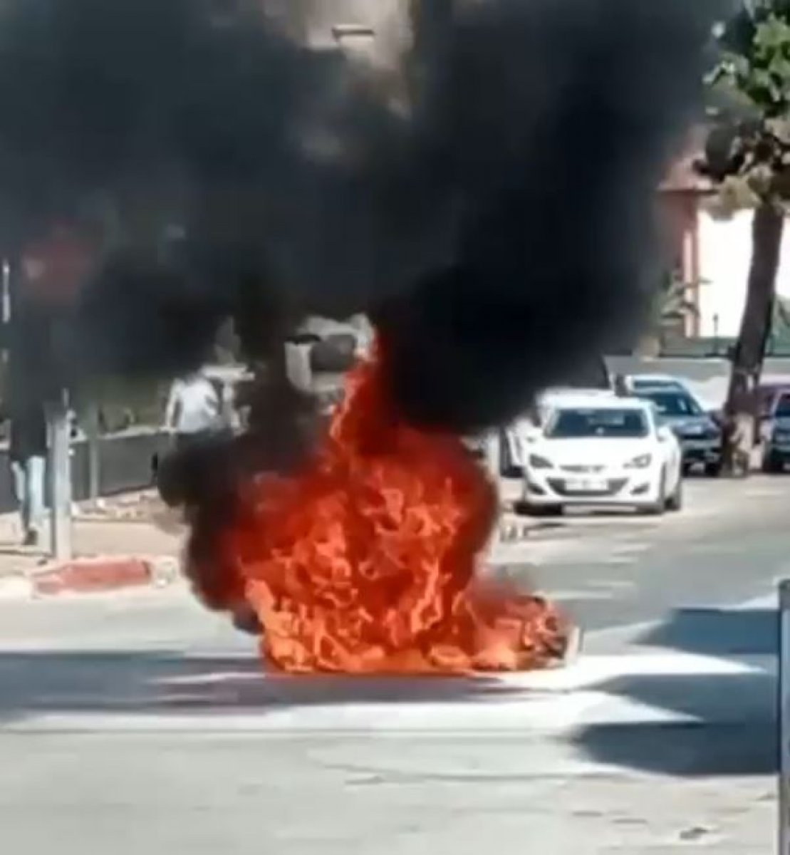 Antalya da motosiklet alev alev yandı  #1
