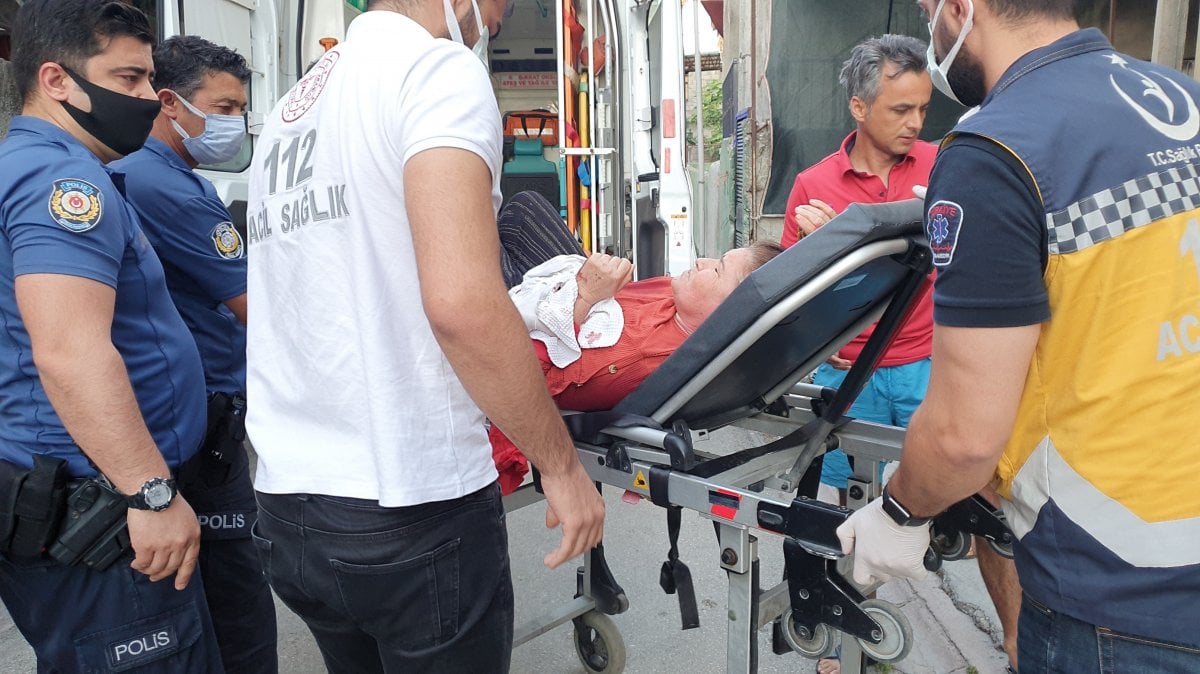 Adana da oğlu tarafından bıçaklanan kadın yaralandı #3